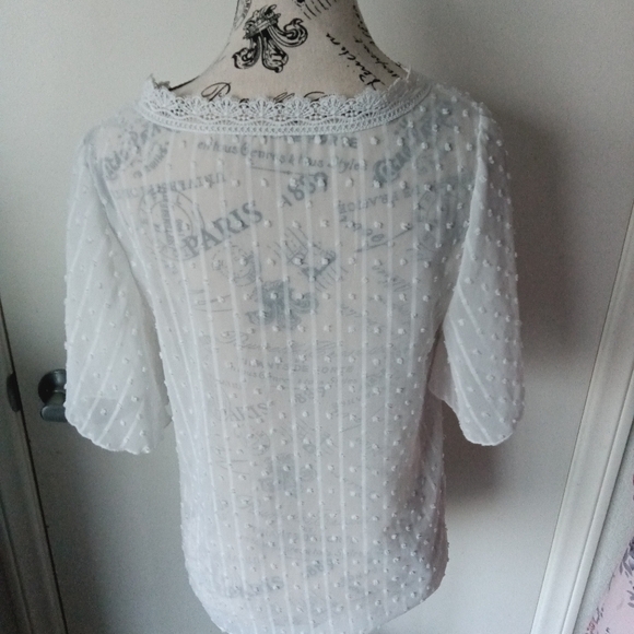 Express Flowy Lace Neckline Fully-lined Top - Picture 2 of 2